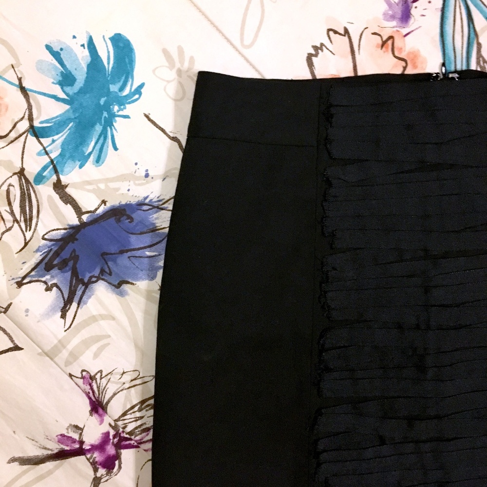 DONATING 2/4: Black GAP Skirt - Stretchy Skirt - Picture 1 of 5